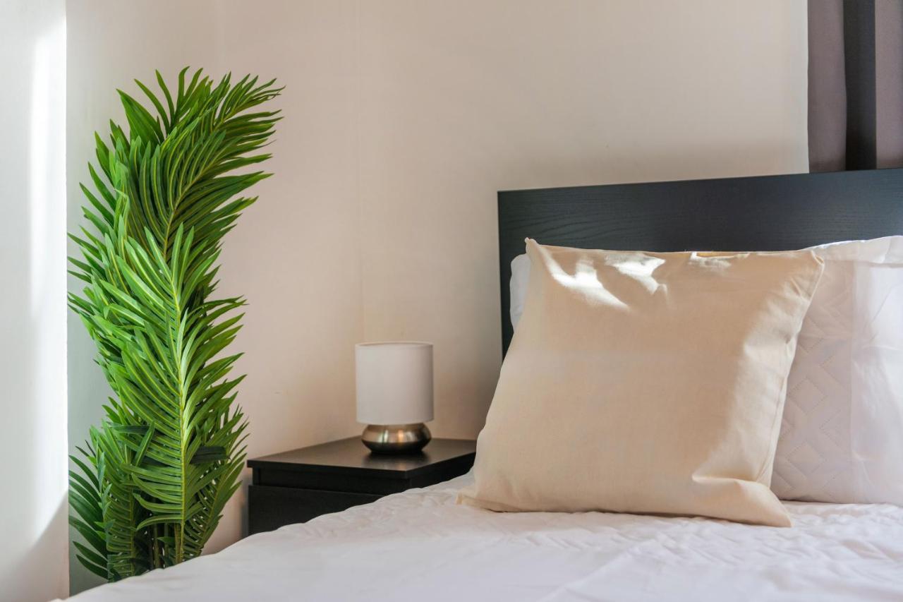 The Darlington - Stylish 1 Bedroom Apartment, 10 Minutes From The Eye * Londra